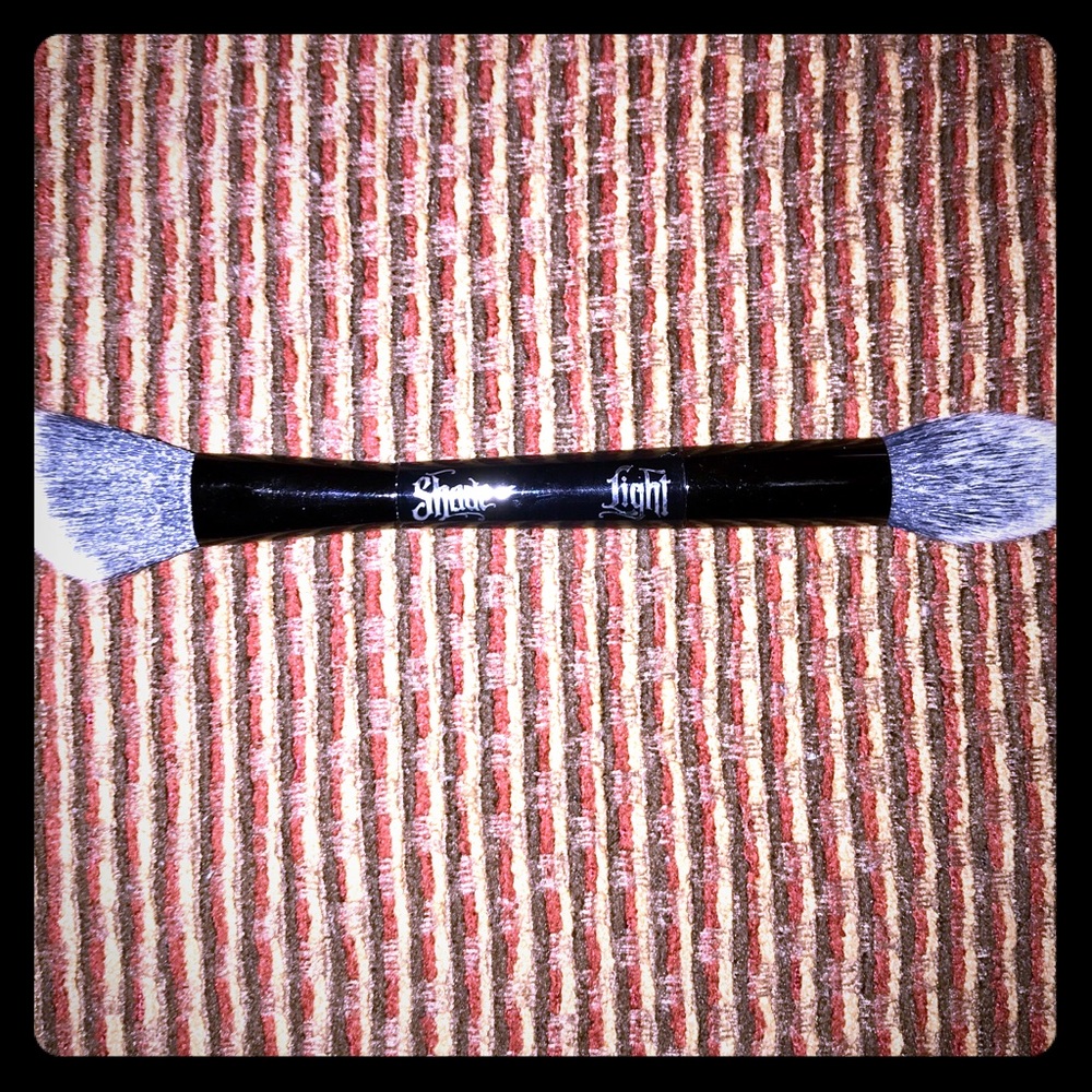 KVD Vegan Beauty Shade & Light Contour Brush